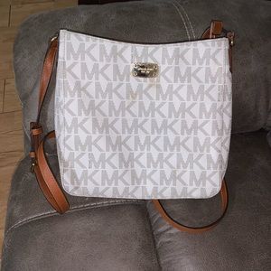 Cross body Micheal Kors purse - White